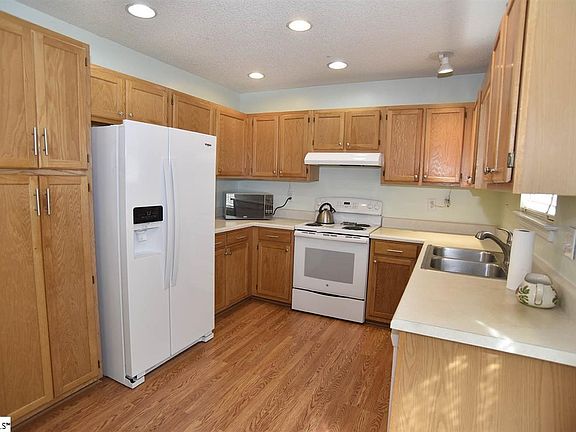 5th image of 14 N Banyan Ct