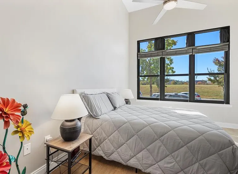 445 W Blount Ave #105 — Photo 5