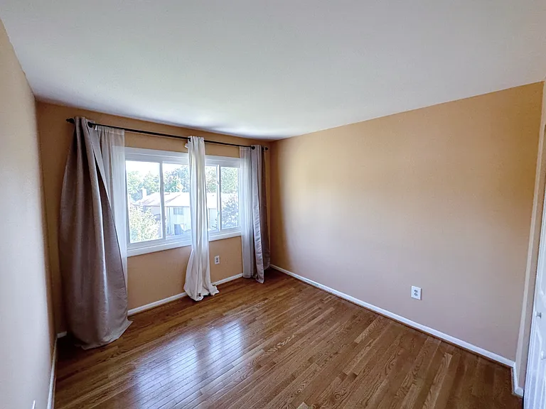 9526 Miranda Ct — Photo 13