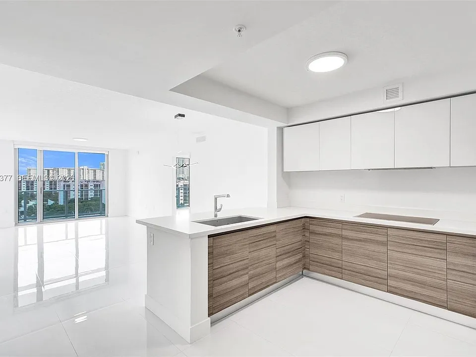 330 Sunny Isles Blvd #5-805
