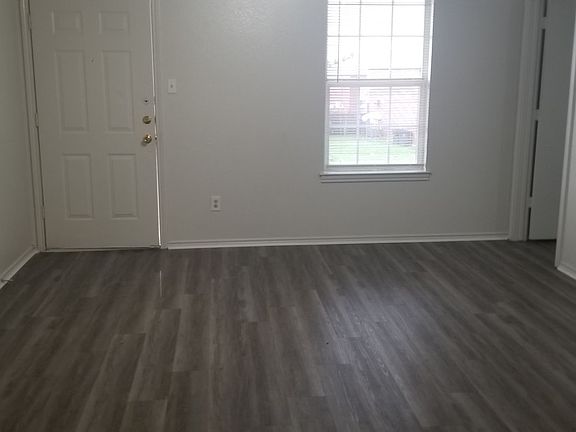 3rd image of 5809 Redstone Dr #C