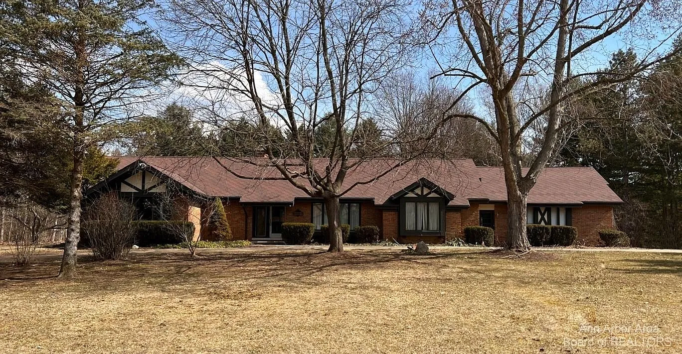 1251 Shevchenko Dr photo 1