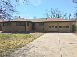 865 N Country Acres Ave, Wichita, KS 67212