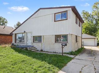 4556 Cleveland St, Wayne, MI 48184