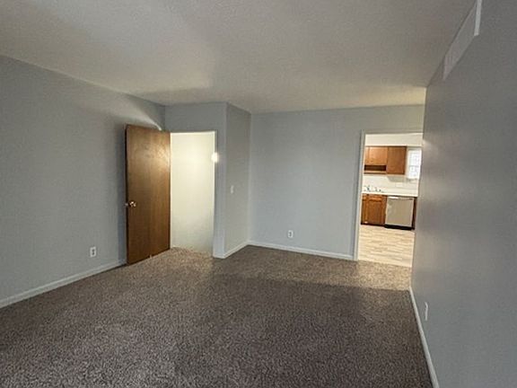 5th image of 690 College Dr #3