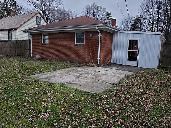 Rear back yard cement patio