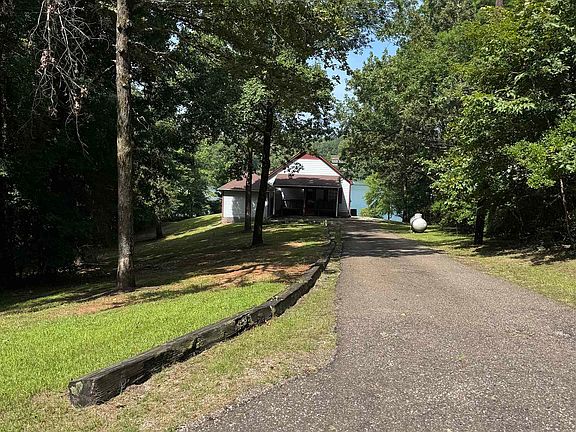 5th image of 19 Candlewood Dr