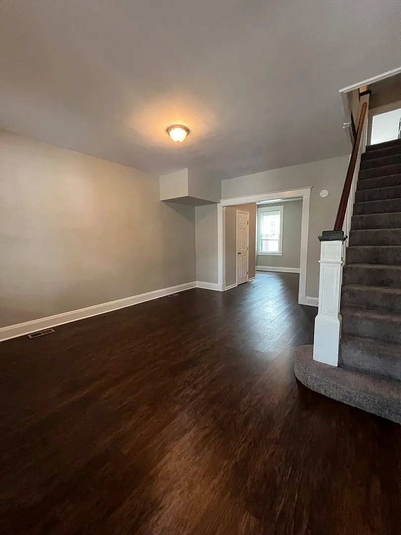 3 Bedroom 1.5 Bathroom Home in East Baltimore — Photo 2