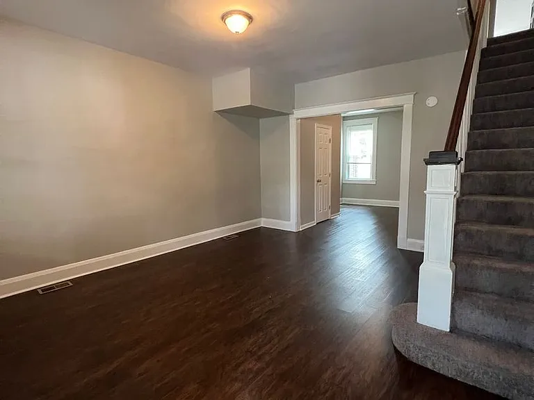 1329 Homestead St — Photo 2