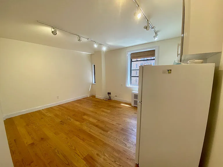 360 E 50th St #3G — Photo 9