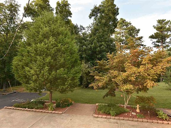 2nd image of 162 Tillett Hill Ln