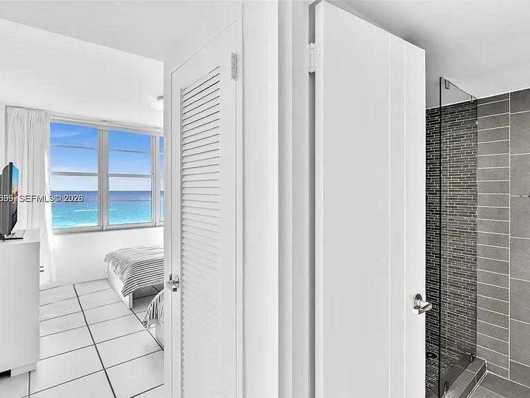 5161 Collins Ave #1017 — Photo 20