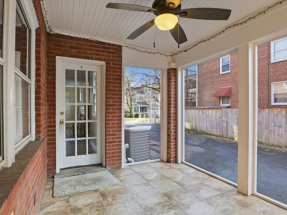 2nd image of 904 N Ivy St APT 1