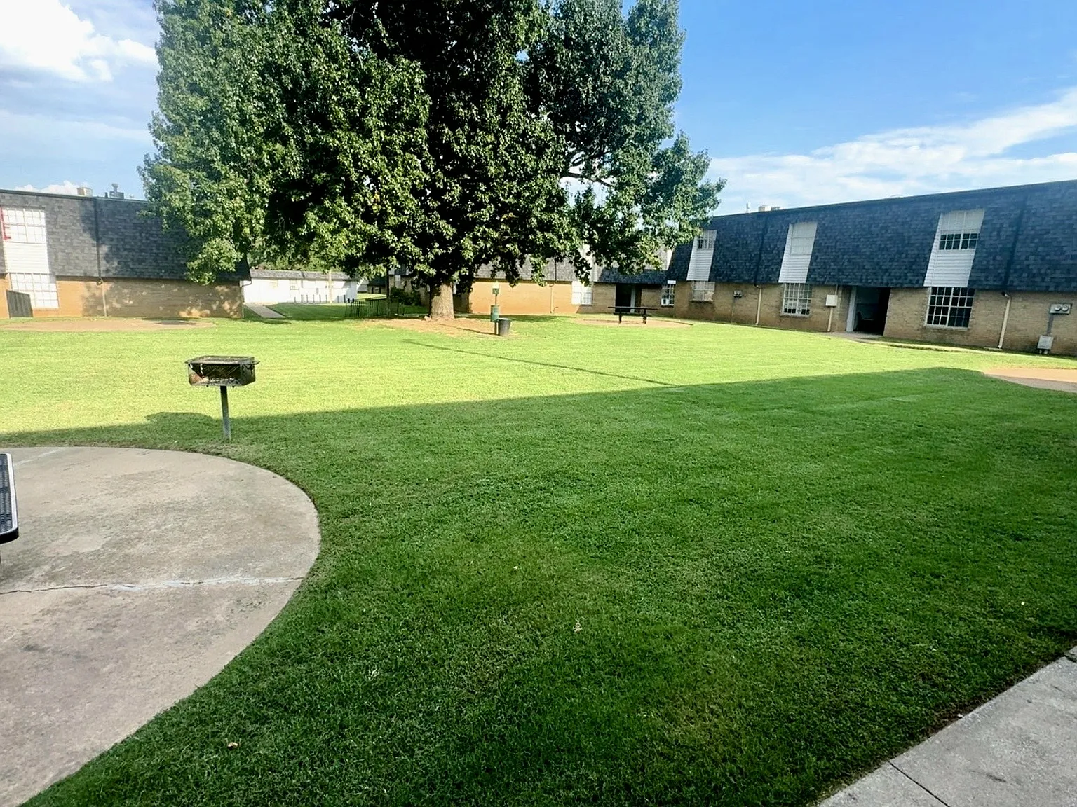 Jasper Gardens Apartments — Photo 4
