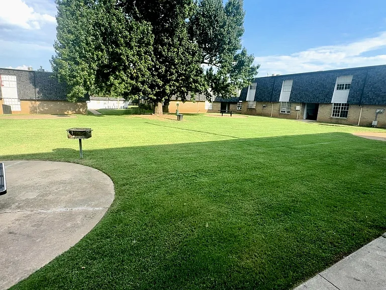 Jasper Gardens Apartments — Photo 4