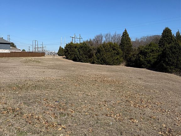 5th image of 700 Winding Creek Dr