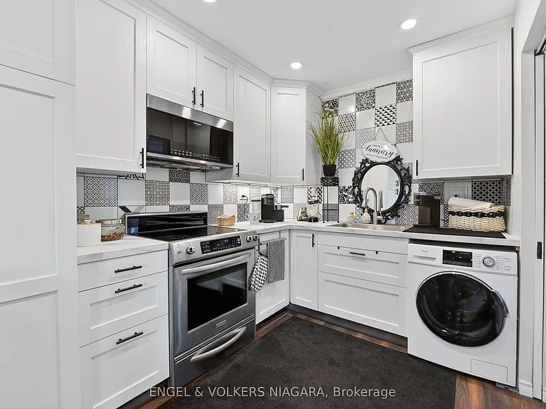 71 Rose Glen Rd S — Photo 8