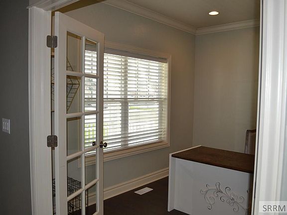 5th image of 1047 Oxbow Ln
