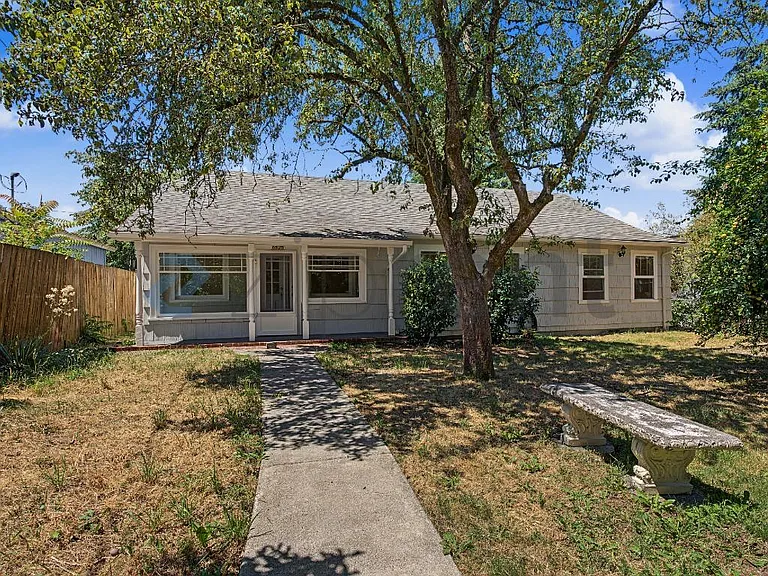 6525 N Montana Ave — Photo 1