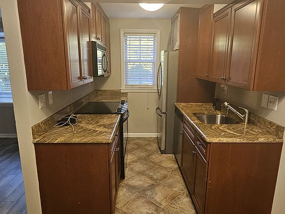 4th image of 814 S Arlington Mill Dr APT 101