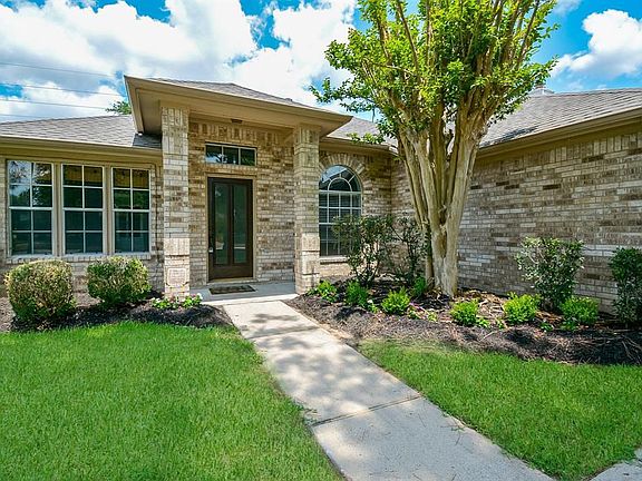 3rd image of 17014 Fairway Glen Ln