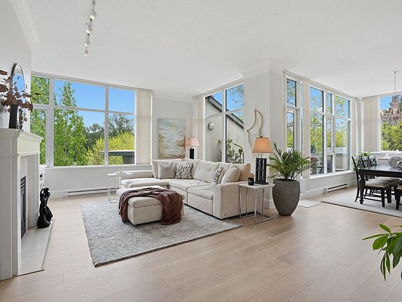 2nd image of 4759 Valley Dr #Penthouse 711