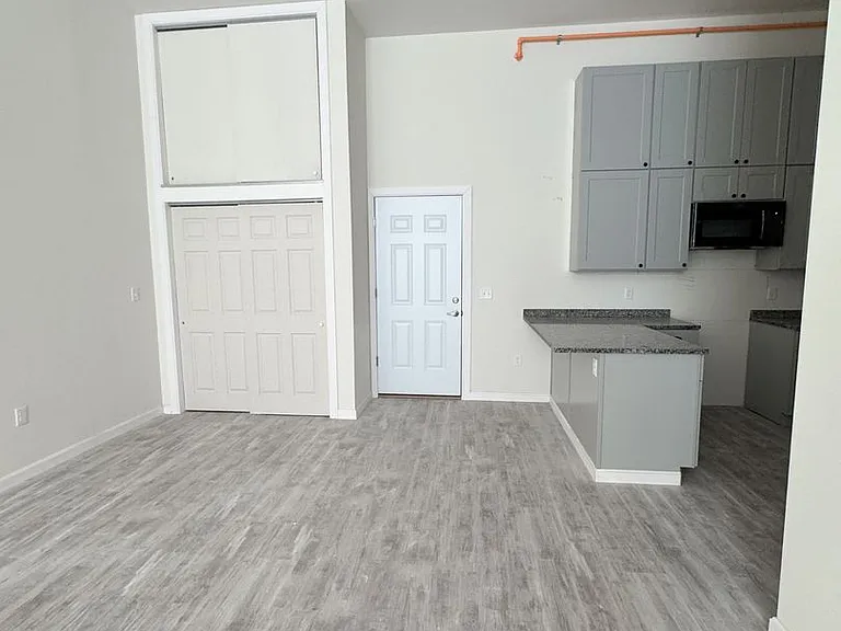 Pine Street Apartments — Photo 3