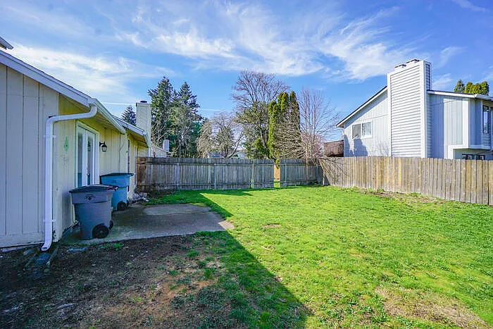 816 SE Olympia Dr — Photo 35