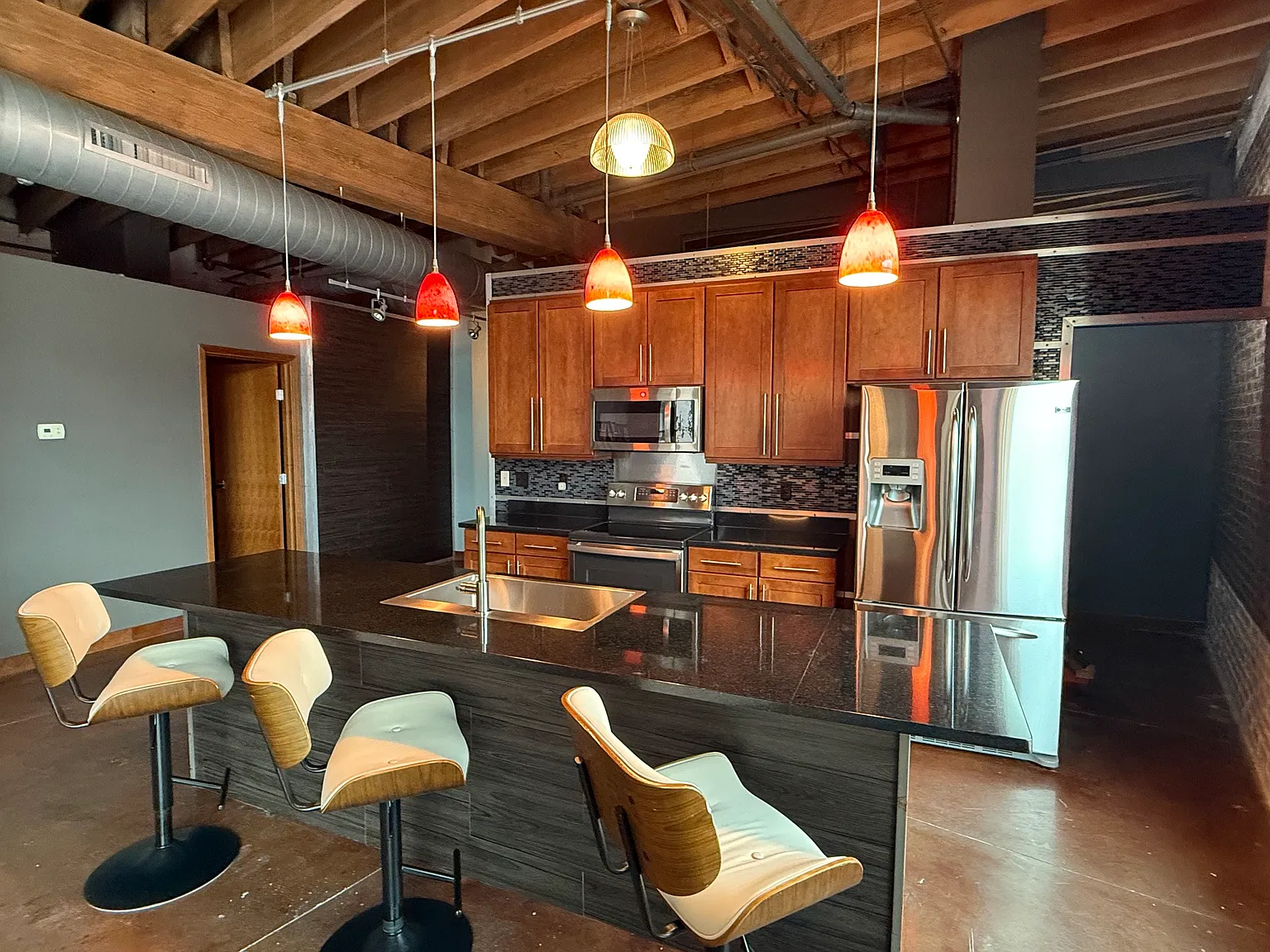 309 E Market St — Photo 4