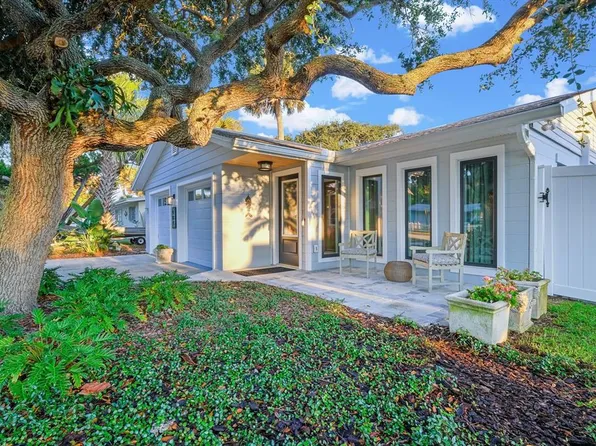 904 Locust St, New Smyrna Beach, FL 32169