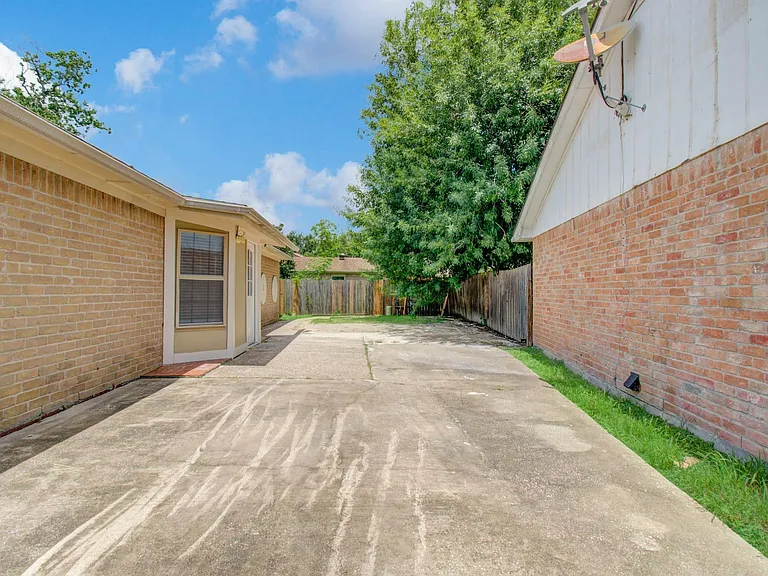 10606 Beckfield Dr — Photo 38