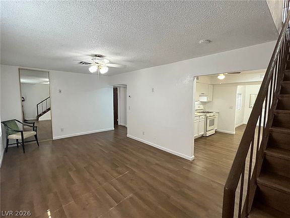 2nd image of 3974 Palos Verdes St