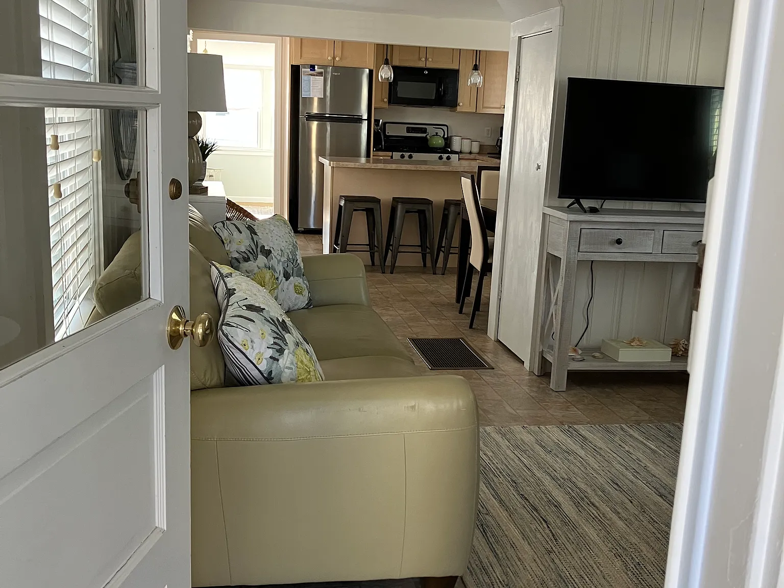 2 bed, 1.5 bath, 1450 sqft, $2,300 — Photo 3