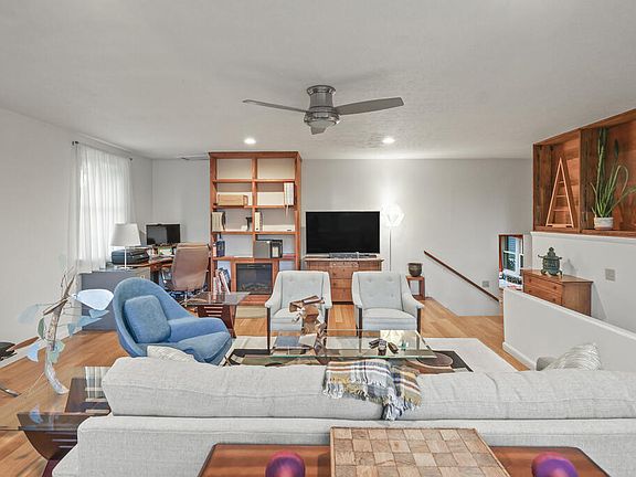 3rd image of 20 Ray Ln