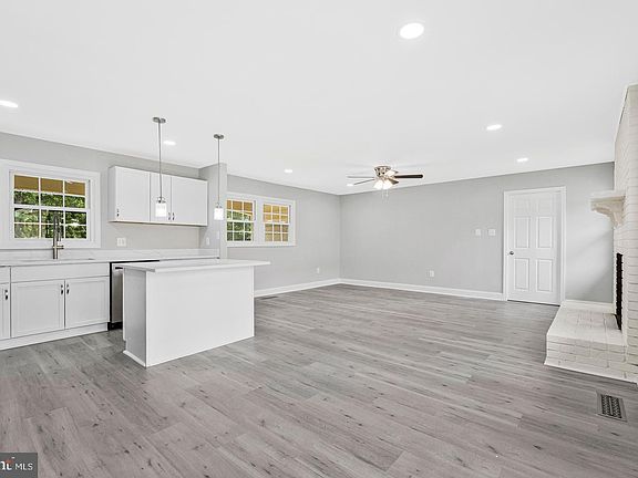 5th image of 12806 Middleton Ln