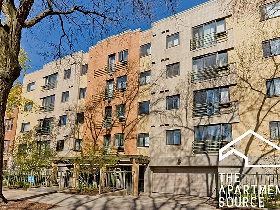 3rd image of 5423 N Winthrop Ave APT 402