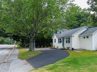 1049 Greenwich Ave, Warwick, RI 02886