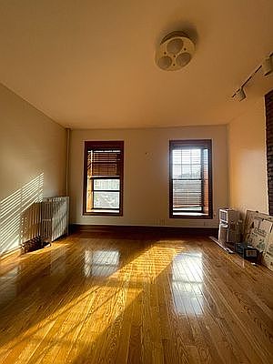 2nd image of 162 7th Ave APT B4