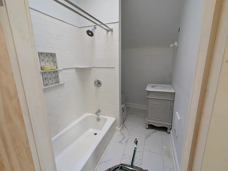 1300 Summit Ave #3 — Photo 16