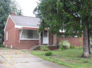 21625 Ridgeway St, Saint Clair Shores, MI 48080