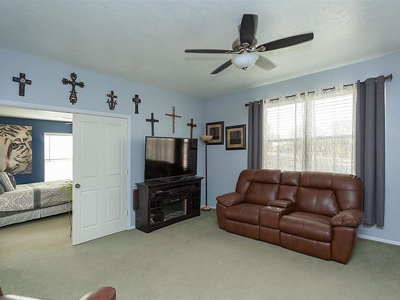4th image of 2600 Resolana Dr