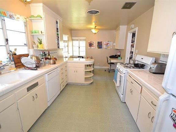 5th image of 2740 N Farris Ave