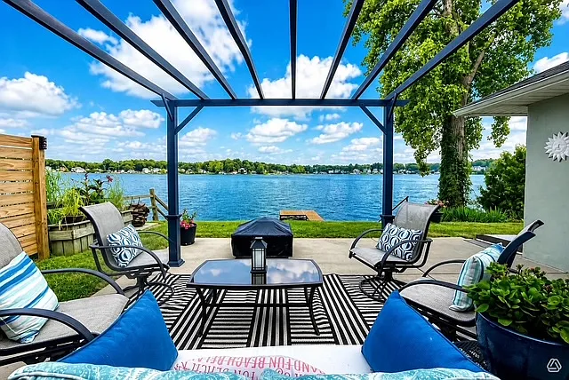 2 bed, 740 sqft, $2,600 — Photo 2