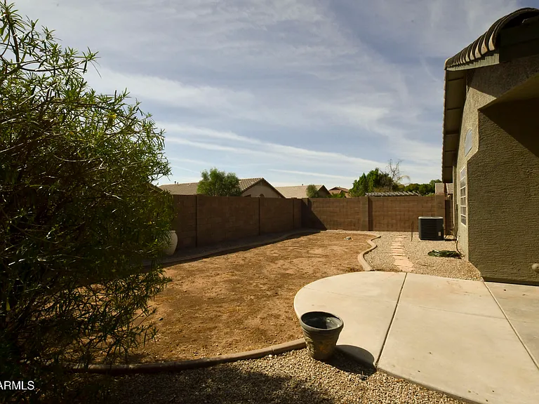 10221 W Daley Ln — Photo 16