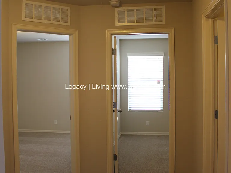 14734 S Urbana Ave — Photo 24