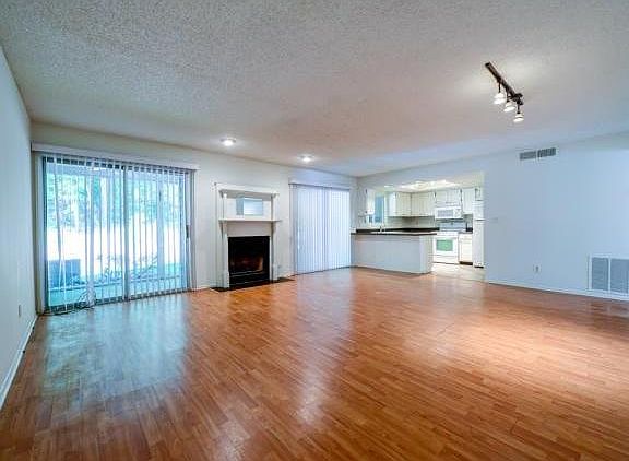 4th image of 33 Fair Haven Way SE #33