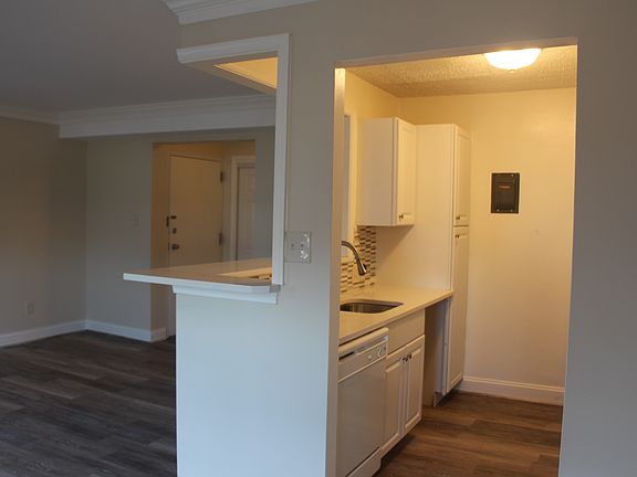 3rd image of 1133 N Randolph St