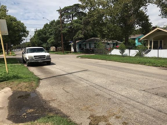 4th image of 202 E Bonner Ave