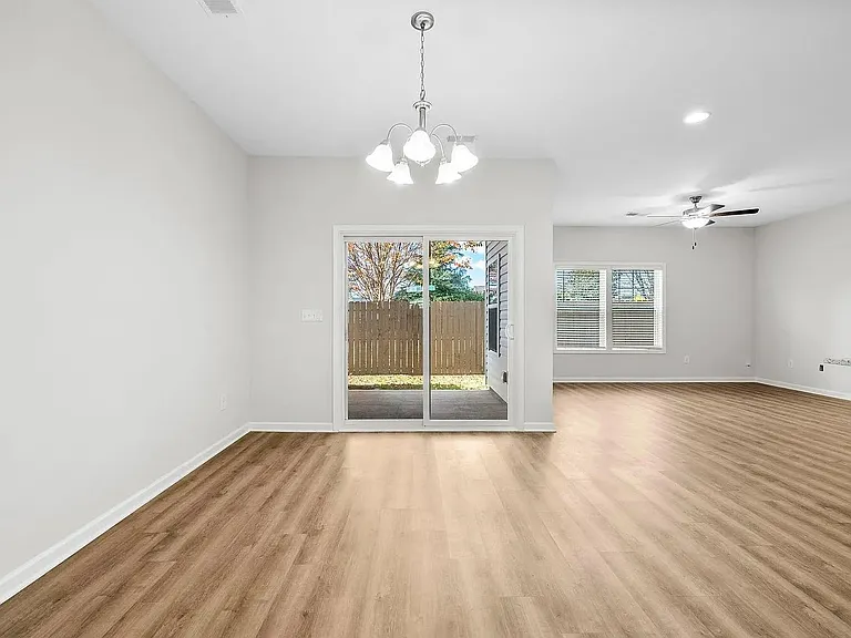 4 Sabine Leaf Ct — Photo 10