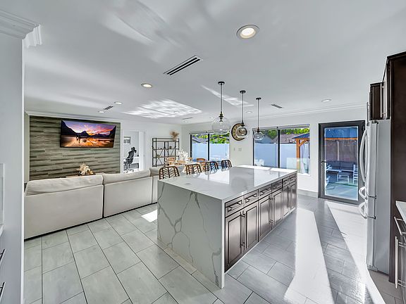4th image of 5423 Garden Grove Ave
